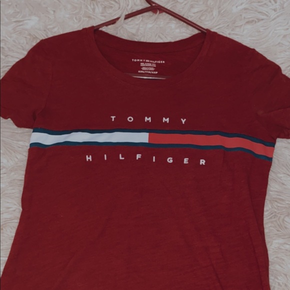 Tommy Hilfiger Top 🖤 - Picture 2 of 2